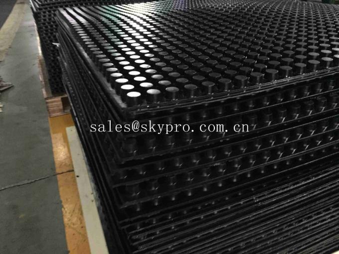 Front And Grooved Back Cow Rubber Mats , Non Slip Rubber Matting With 3-5MPa 0